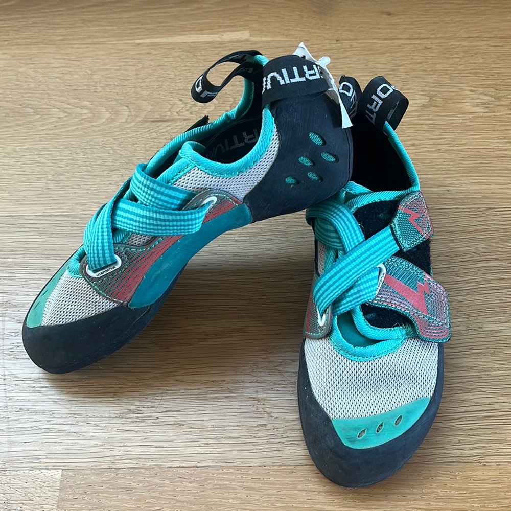 La Sportiva womens climbing shoes. NWT. Size 5.5.